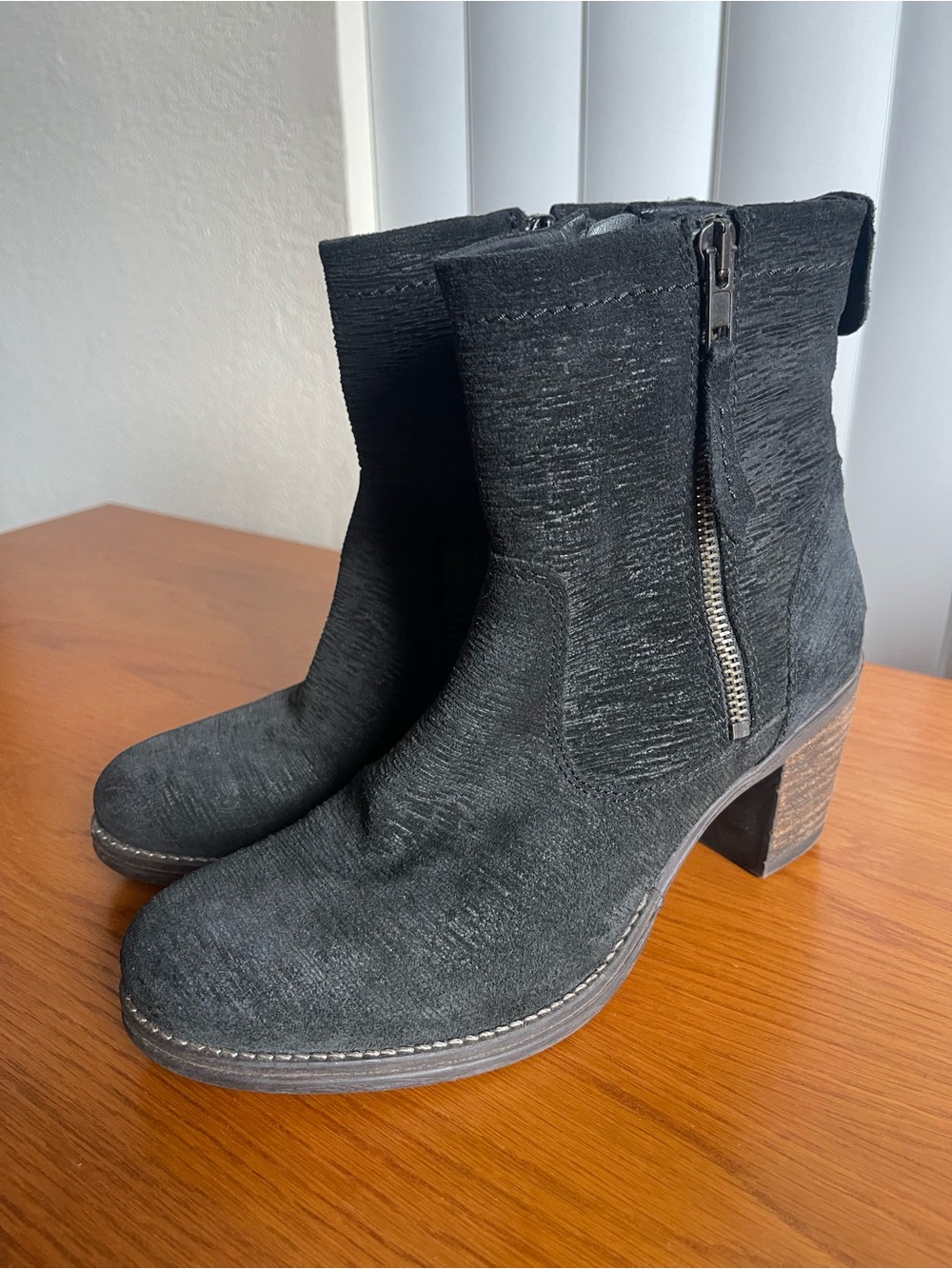 Taos Shaka 2 Ankle Boots Black Size 6-6.5